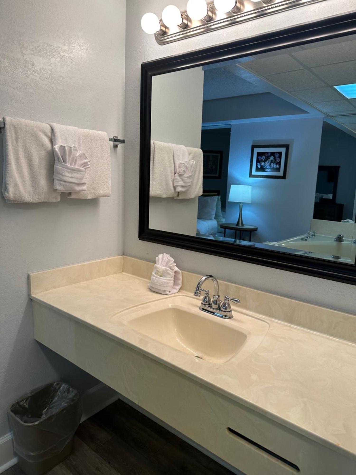 River Place Condos #409 1Bd, 2Bath بيدجن فورج المظهر الخارجي الصورة