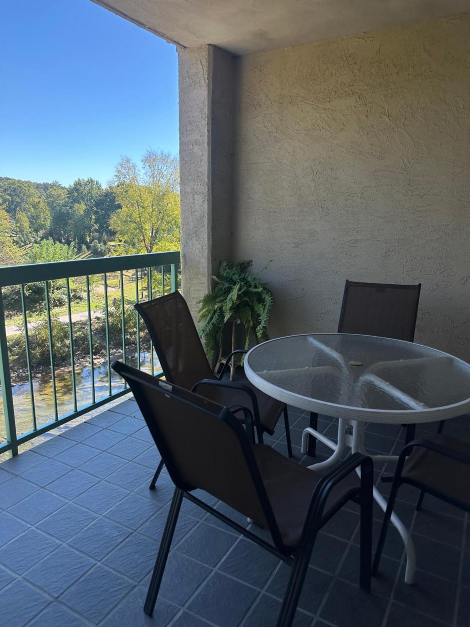 River Place Condos #409 1Bd, 2Bath بيدجن فورج المظهر الخارجي الصورة